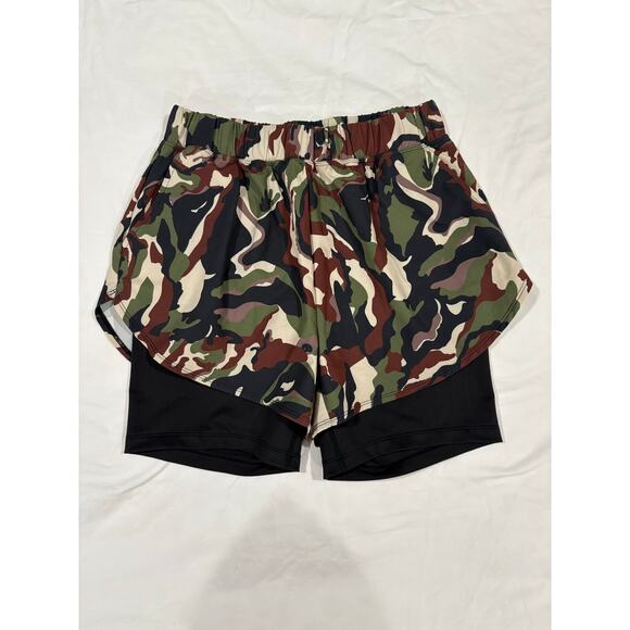 NWOT Year of Ours Athletic Camo Layered Shorts w/ Pockets Size Small - Picture 1 of 8